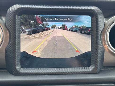 Used 2023 Jeep Gladiator Overland image 25