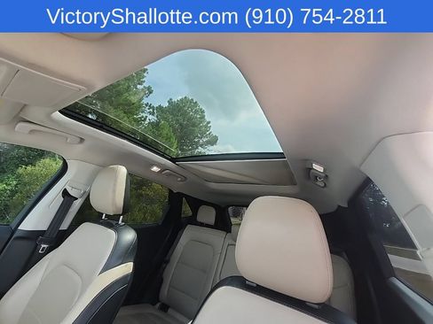 Used 2022 Ford Escape SEL w/ Technology Package FWD image 7