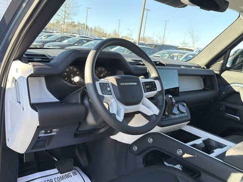 Used 2025 Land Rover Defender 110 S image 10