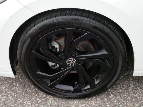Used 2025 Volkswagen Jetta SE w/ Sunroof Package FWD image 15