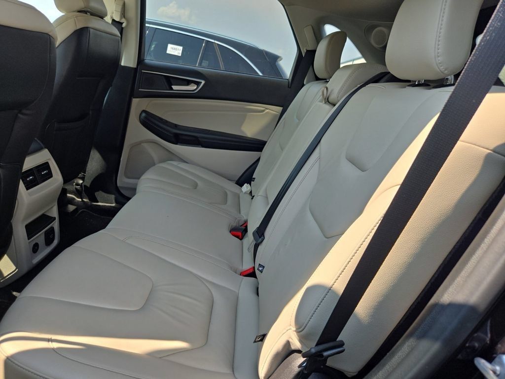 Used 2022 Ford Edge Titanium AWD/4WD image 8