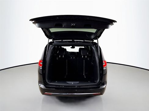 New 2026 Chrysler Pacifica Select image 28