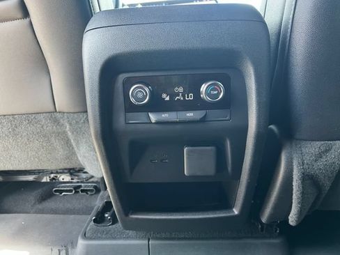 Used 2025 Chevrolet Traverse Z71 w/ Driver Confidence Package AWD/4WD image 37