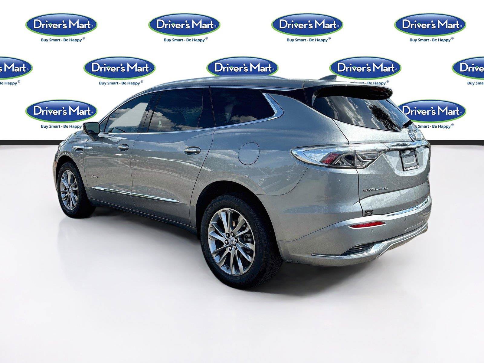 Used 2023 Buick Enclave Avenir w/ Avenir Technology Package FWD image 5