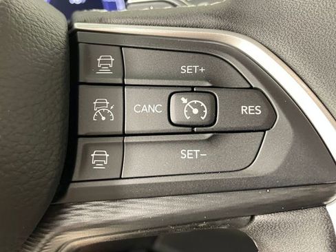 New 2025 Jeep Grand Cherokee Altitude image 9