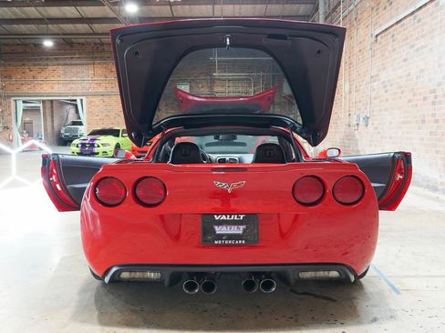 Used 2006 Chevrolet Corvette Z06 w/ Preferred Equipment Group RWD image 28