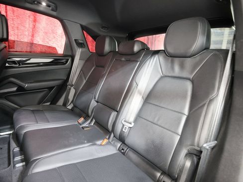Used 2020 Porsche Cayenne AWD/4WD image 14