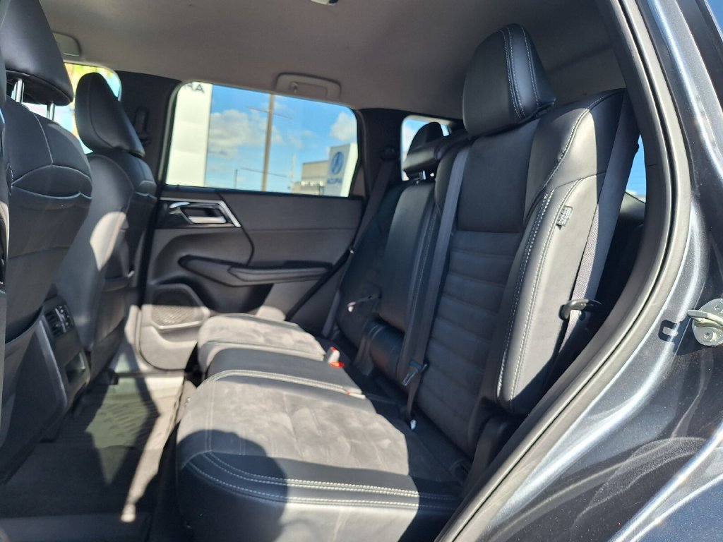 Used 2024 Mitsubishi Outlander FWD image 12