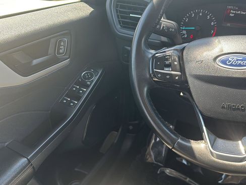 Used 2022 Ford Escape SE w/ SE Sport Appearance Package image 11