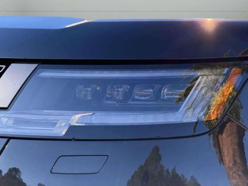 Used 2024 Land Rover Range Rover SE image 10