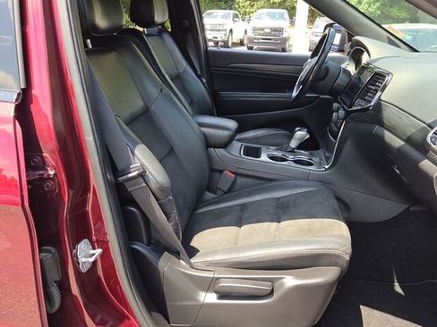 Used 2020 Jeep Grand Cherokee Altitude RWD image 17
