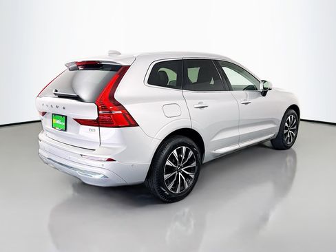 Used 2023 Volvo XC60 B5 Plus FWD image 10