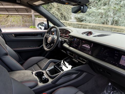 New 2026 Porsche Cayenne GTS image 51