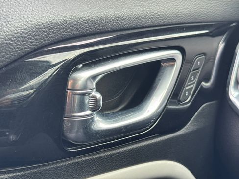 Used 2022 Jeep Compass Limited w/ Elite Group image 24