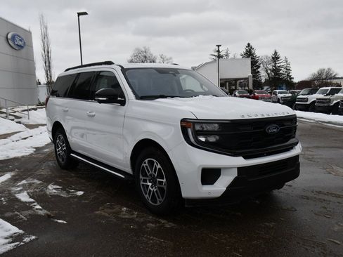 Used 2025 Ford Expedition Active image 9