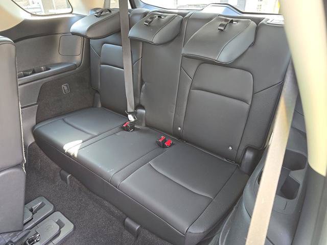 Used 2025 Nissan Pathfinder SL FWD image 3