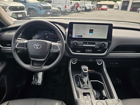Certified 2026 Toyota Grand Highlander FWD image 20