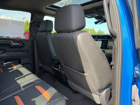 Used 2023 GMC Sierra 1500 AT4 w/ AT4 Premium Package AWD/4WD image 33