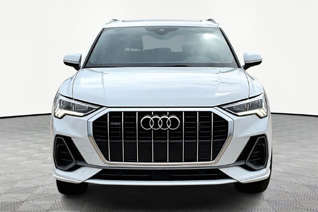 Used 2022 Audi Q3 2.0T Premium Plus w/ Premium Plus Package AWD/4WD image 3