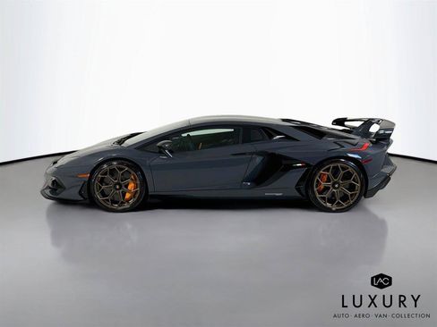 Used 2020 Lamborghini Aventador SVJ AWD/4WD image 9