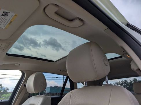 Used 2018 Mercedes-Benz GLC 300 4MATIC image 16