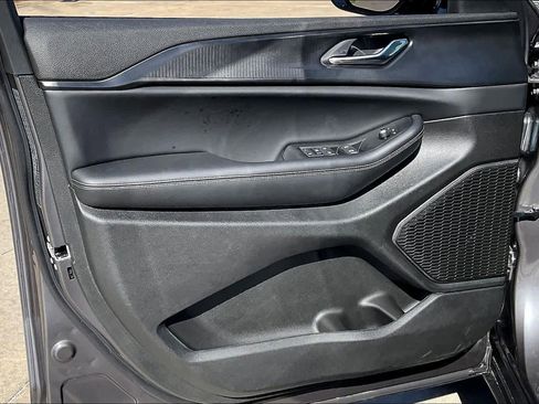 New 2025 Jeep Grand Cherokee Altitude image 10