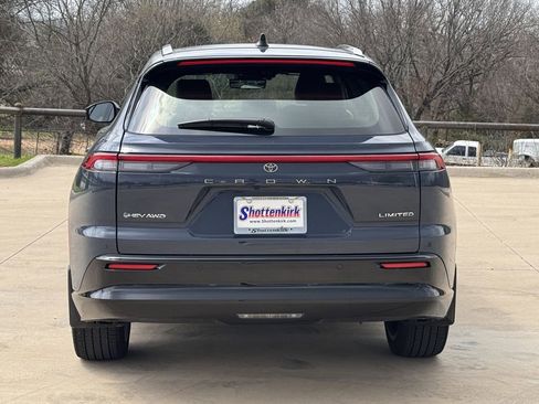 Used 2025 Toyota Crown Signia w/ Advanced Technology Package image 5