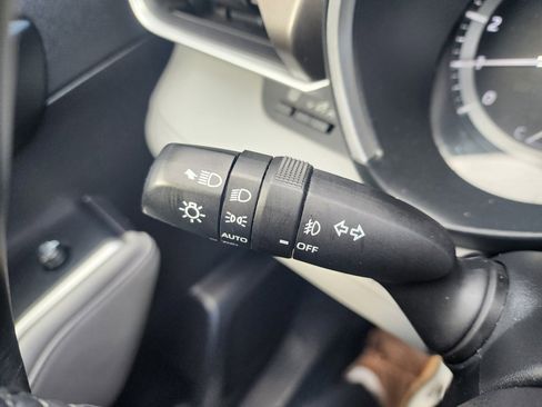 Used 2020 Toyota Highlander XLE image 38