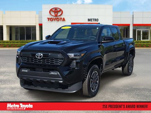 Used 2025 Toyota Tacoma TRD Sport AWD/4WD image 1