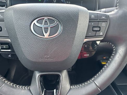 Used 2025 Toyota Camry SE FWD image 18
