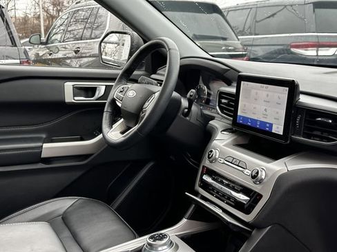 Certified 2022 Ford Explorer XLT w/ Equipment Group 202A image 33