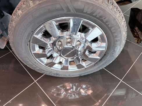 Used 2018 GMC Sierra 2500 Denali w/ Duramax Plus Package AWD/4WD image 48