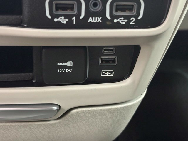 Used 2022 Chrysler Pacifica Touring-L FWD image 42