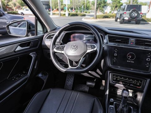 Used 2022 Volkswagen Tiguan SE AWD/4WD image 3