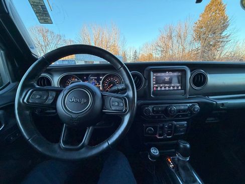 Used 2022 Jeep Gladiator Willys image 12