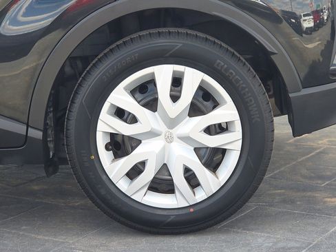 Used 2019 Toyota C-HR LE image 5