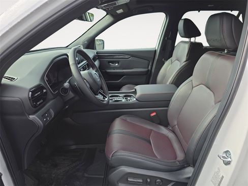 New 2025 Honda Pilot Black Edition image 9