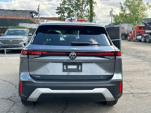 Used 2025 Volkswagen Tiguan SE w/ Panoramic Sunroof Package AWD/4WD image 3