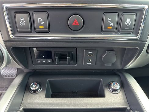 Used 2018 Nissan Titan PRO-4X w/ Pro-4x Convenience Package AWD/4WD image 47