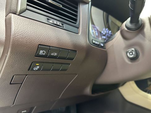 Used 2019 Lexus RX 350L w/ Premium Package image 15