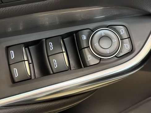 Used 2025 Cadillac XT4 Premium Luxury FWD image 25