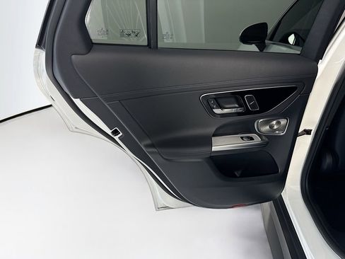 Certified 2025 Mercedes-Benz GLC 300 image 27