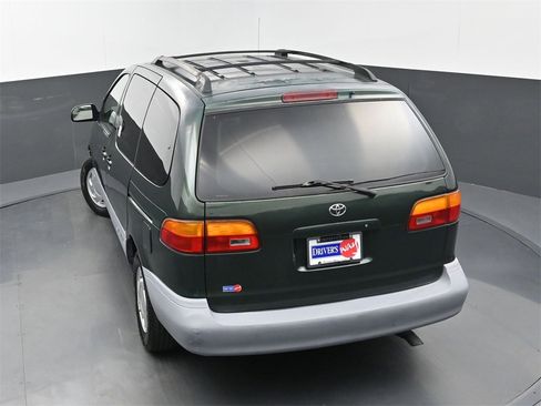 Used 2000 Toyota Sienna LE image 26