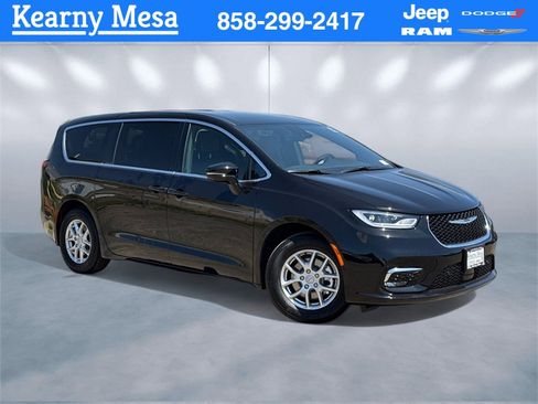 New 2025 Chrysler Pacifica Select w/ Uconnect Theater Family Group image 1