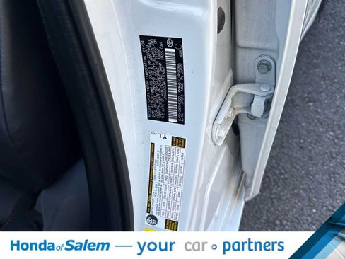 Used 2024 Toyota Prius Prime FWD image 21