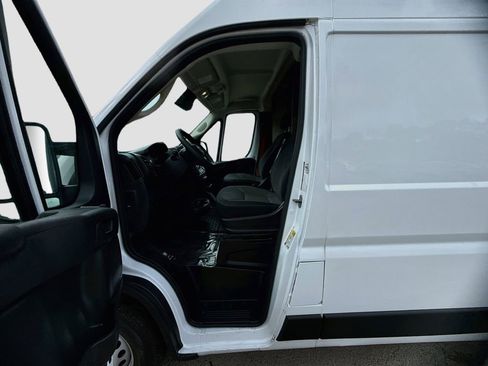 Used 2024 RAM ProMaster 2500 w/ Convenience Group FWD image 18