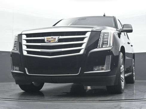 Used 2019 Cadillac Escalade Luxury AWD/4WD image 27