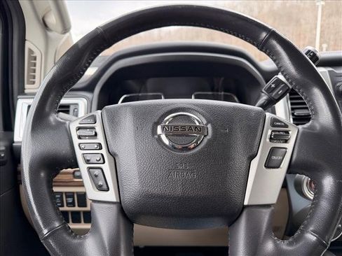 Used 2018 Nissan Titan SV w/ SV Convenience Package image 13