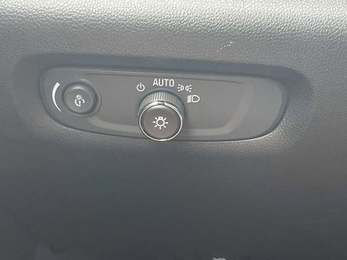 Used 2023 Chevrolet Traverse LT w/ LT Premium Package image 32