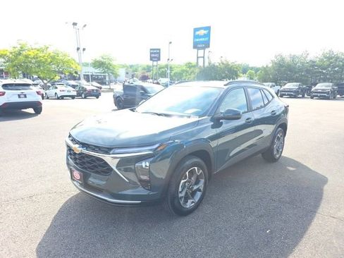 New 2026 Chevrolet Trax LT w/ Driver Confidence Package FWD image 6